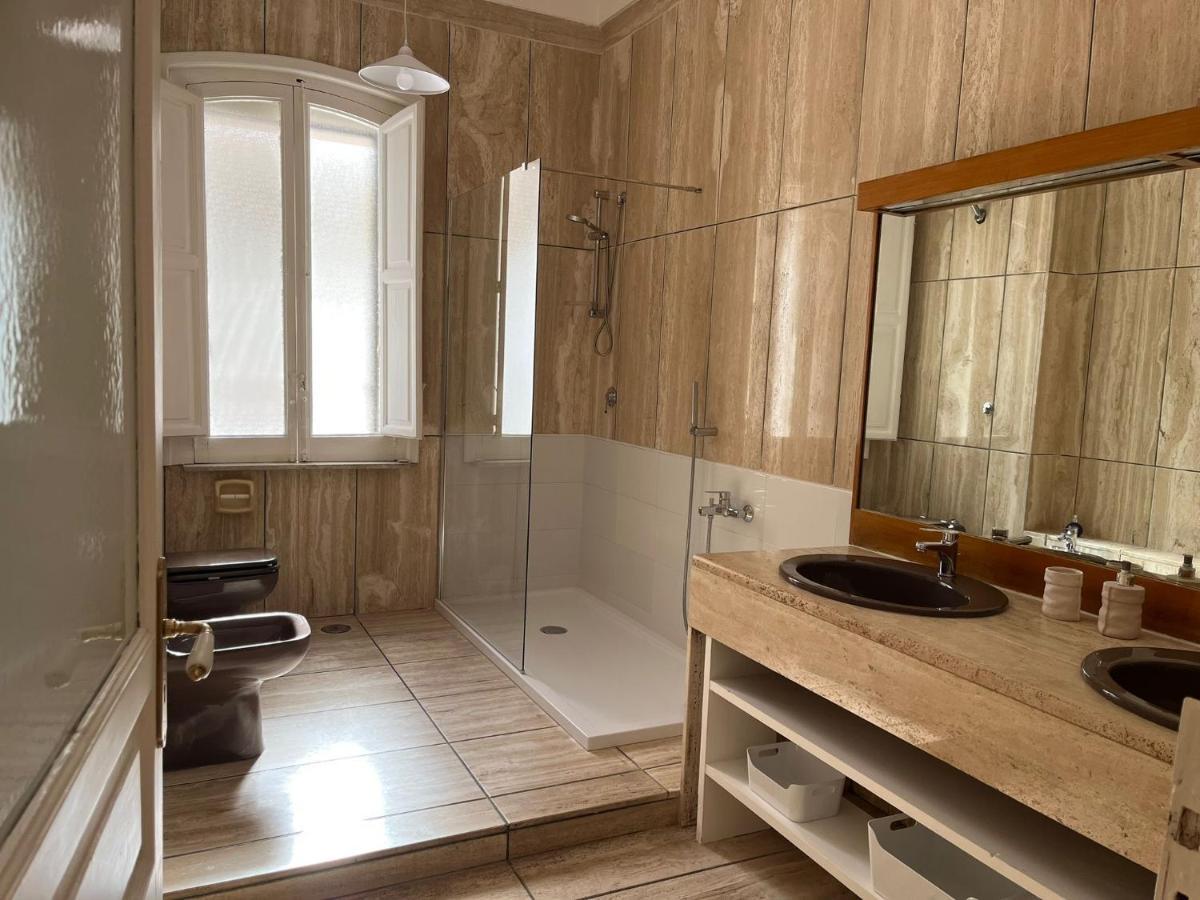 Casa In Centro Con Terrazzo Apartment Bari Luaran gambar